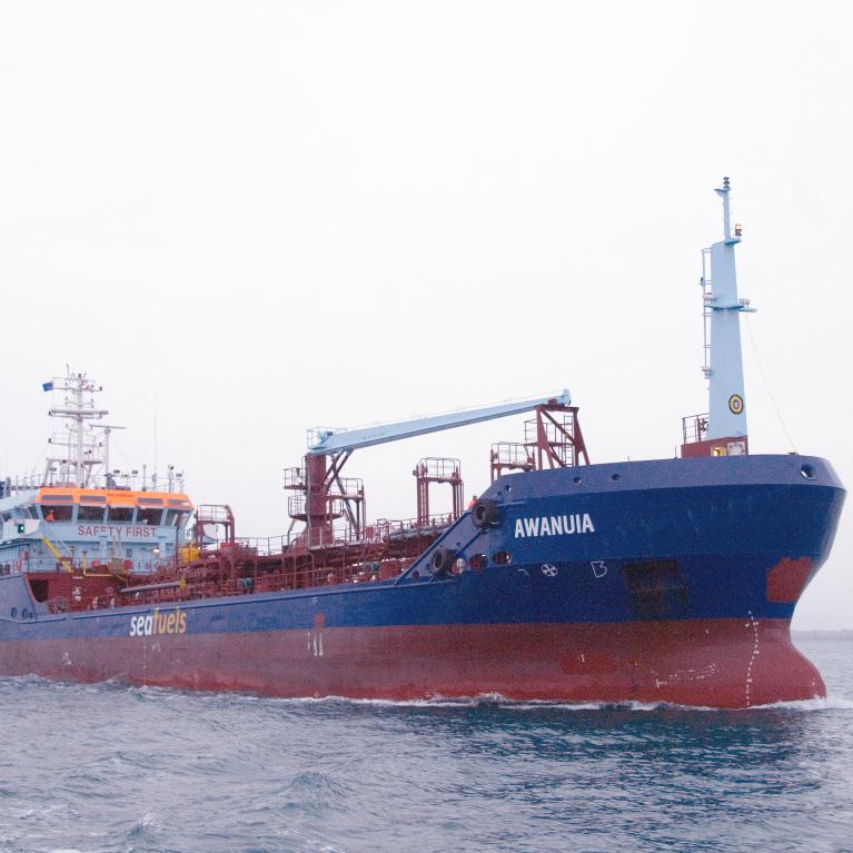 Awanuia bunkership arrival